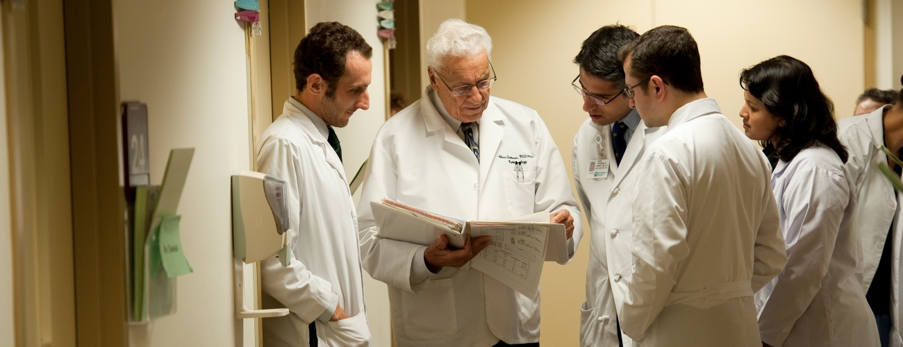 Mass. Eye and Ear physician and trainees on rounds